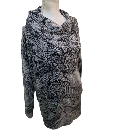 WHBM gray & black mixed animal print funnel neck tunic length sweater sz medium - Picture 3 of 11
